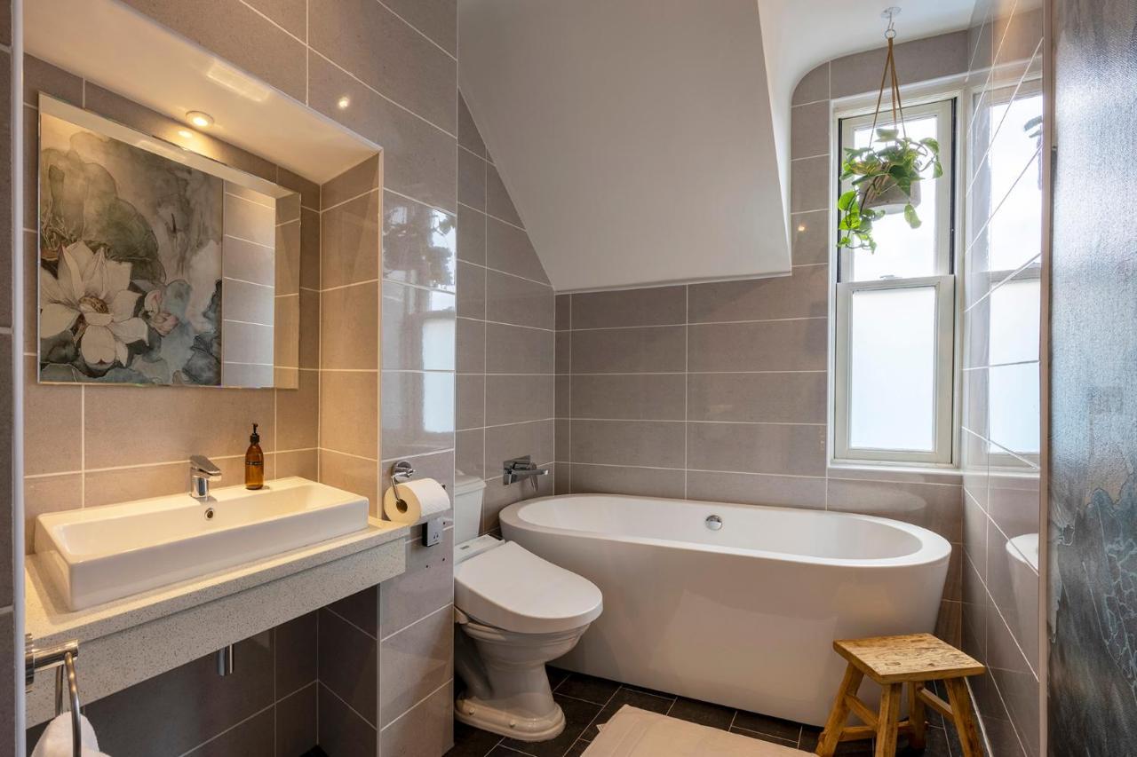 Luxury Central Home - Parking & Ev Point, Superking Bed Canterbury Bagian luar foto